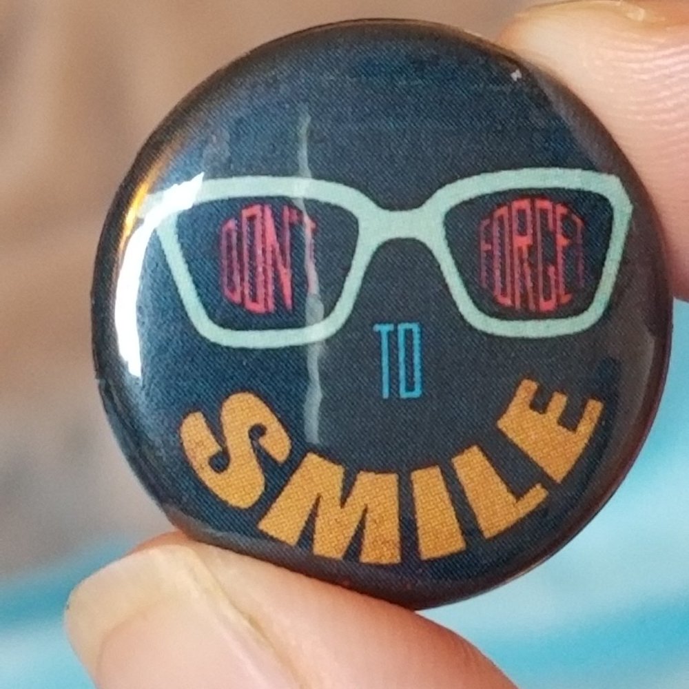 NWT "Don't Forget to SMILE" Pin / Brooch 1"